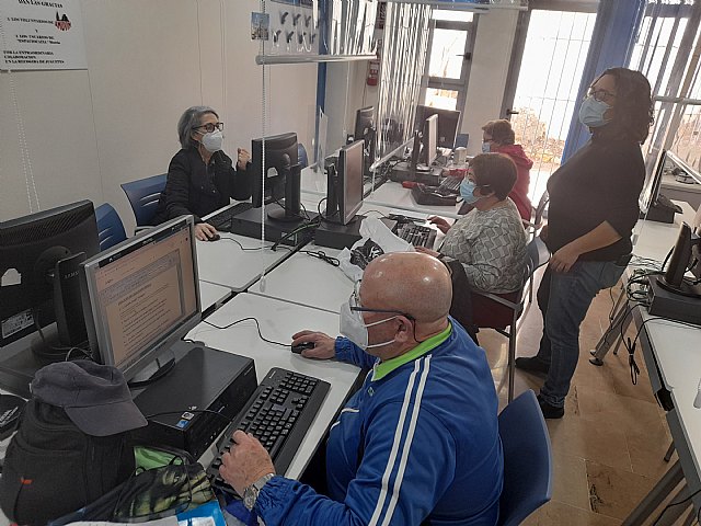Talleres intensivos de manejo de móvil y sus aplicaciones en el día a día para personas jubiladas