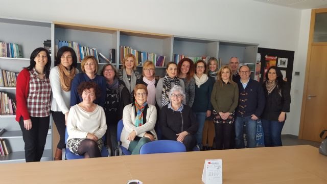 Familia destaca la aportación de los trabajadores sociales a la legislación regional en esta materia