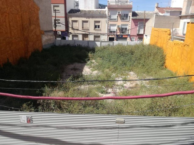 VOX Cieza exige que se limpien solares para evitar focos de insalubridad y riesgo de incendio