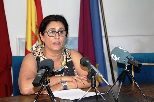 Manuela Fernández, satisfecha con el mantenimiento de la segunda unidad infantil en el Cristo del Consuelo