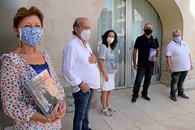 La terraza de la Padre Salmerón, puente cultural hacia el otoño con la presentación de cuatro libros