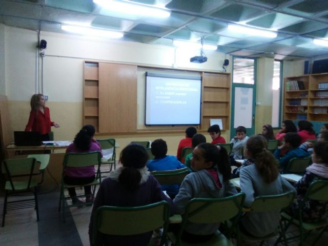 La Concejalía de Bienestar Social desarrolla actividades para la promoción de la inteligencia emocional en el aula y en las familias