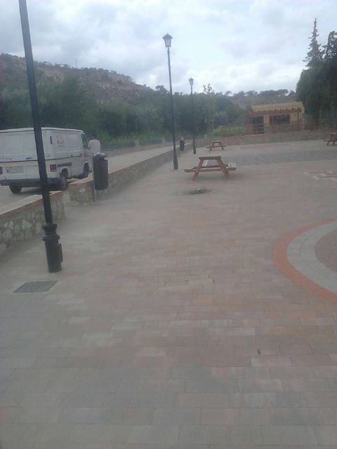 La Concejalía de Obras y Servicios realiza actuaciones de acondicionamiento del Paseo Ribereño