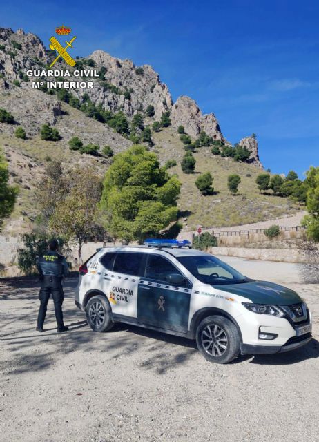 La Guardia Civil auxilia a un ciclista accidentado que se había saltado la cuarentena