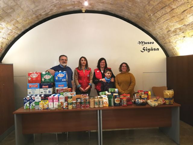 Los Voluntarios de Siyâsa entregan a Cruz Roja Juventud de Cieza 250 Kg de alimentos