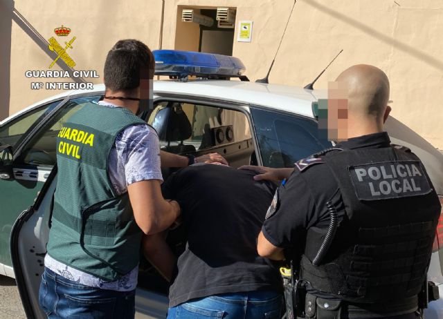 La Guardia Civil esclarece en Cieza un hurto en una vivienda de Barcelona