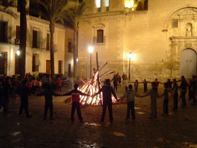 Las lumbres de San Antón se aplazan definitivamente al viernes por la noche ante la persistencia del fuerte viento