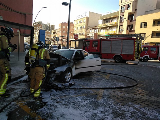 Incendio de un vehículo en Cieza			