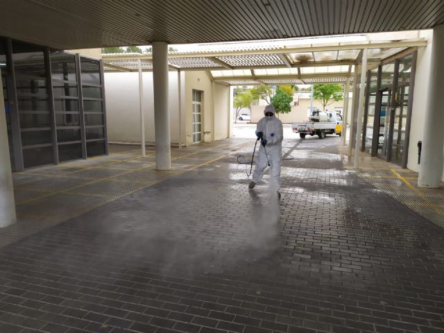 Refuerzo de limpieza viaria y desinfección en Cieza