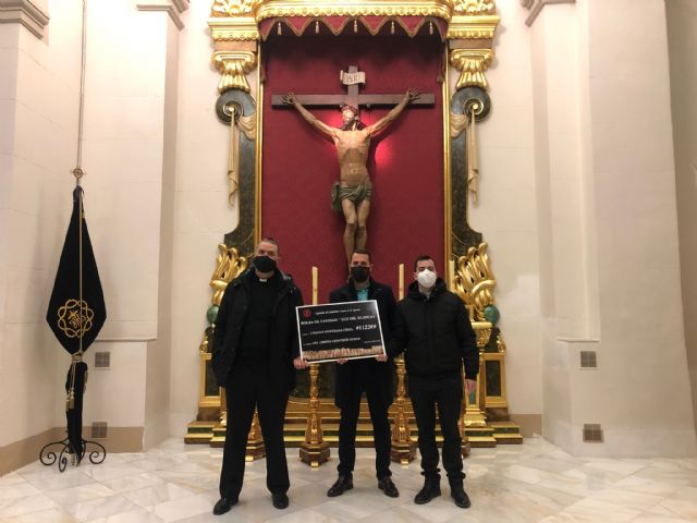 La Cofradía del Cristo de la Agonía colabora económicamente con CÁRITAS CIEZA