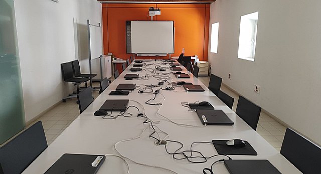 La WALA de la biblioteca municipal reabre sus puertas tras la renovación de los equipos informáticos