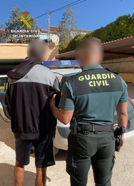 Un guardia civil fuera de servicio detiene a su vecino por violencia de género