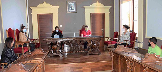 El salón de plenos acogió la lectura del manifiesto por el Día de la Niña