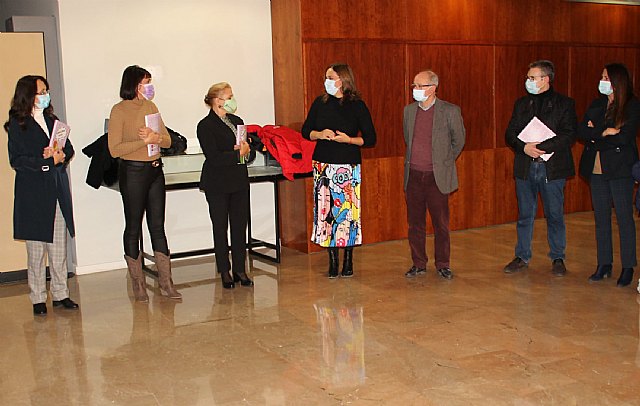 Inaugurada la exposición con motivo del Día Internacional de la Eliminación de la Violencia contra la Mujer