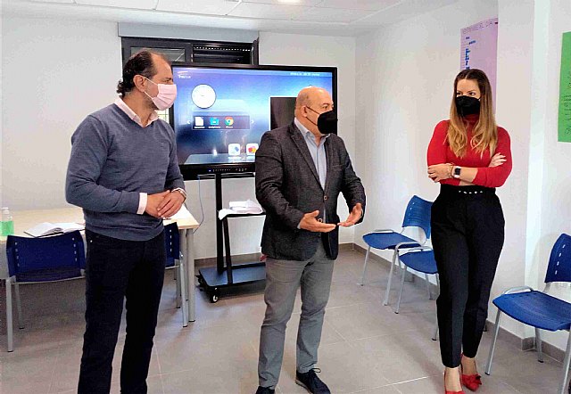 El programa 100x100 Activación comienza a dar sus frutos y recibe la visita del alcalde y el concejal de Empleo