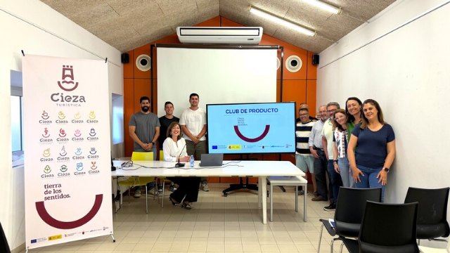 Taller dirigido a guías oficiales y empresas de turismo activo sobre los beneficios del Club de Producto de la nueva marca turística