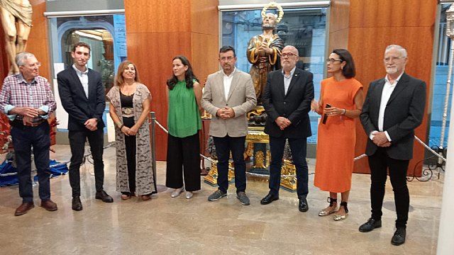 Inauguración de la exposición 'Cofradía de San Pedro, un camino de superación y fe' en el Siyâsa