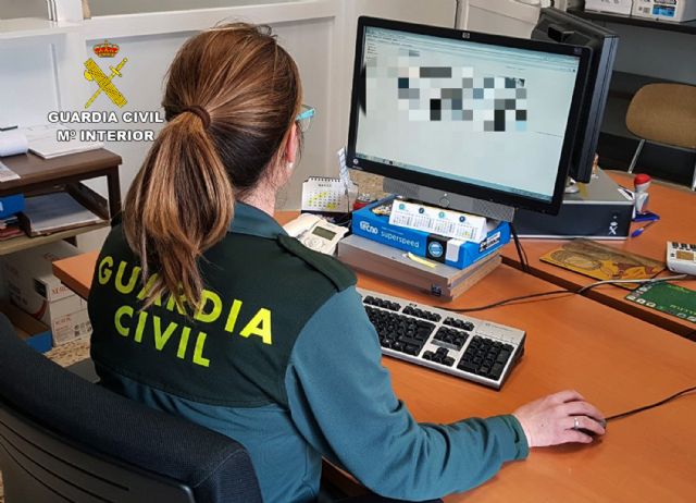 La Guardia Civil detiene a una persona por utilizar la tarjeta bancaria del cliente de un bar para apuestas online