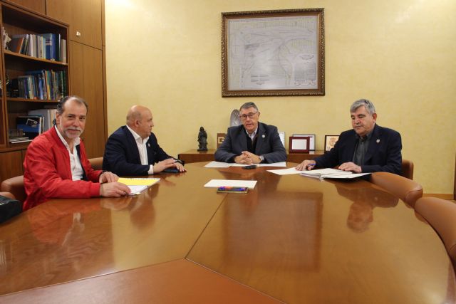 Urerea mantiene una reunión de trabajo con el alcalde de Cieza