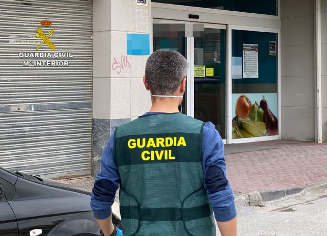 La Guardia Civil detiene a una vecina de Cieza por desórdenes públicos después de informar del contagio por COVID-19 de una empleada de supermercado