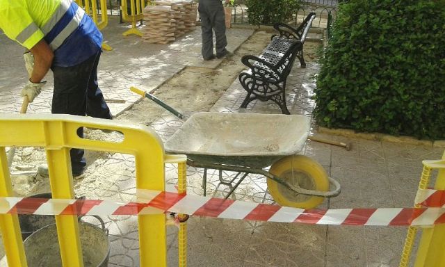 Servicios inicia un importante trabajo de reparaciones y reformas en San José Obrero y las fuentes públicas