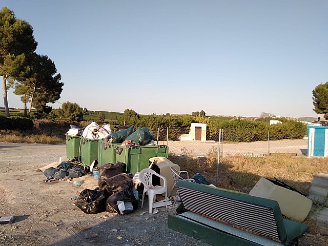 Podemos Cieza considera inaceptable el estado de abandono de distintos puntos de recogida de basura de nuestros campos