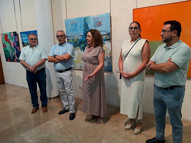 La Asociación Artistas de Cieza explora los estilos personales de sus miembros bajo el título 'Narrativas paralelas'