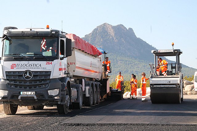 Moya vuelve a reclamar a la Comunidad que cumpla su promesa de reparar los caminos rurales dañados por la DANA