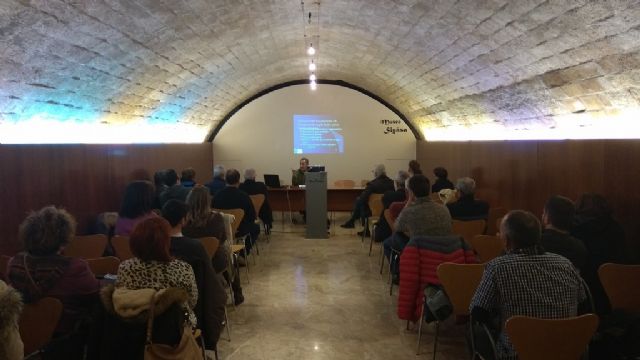Gran acogida de la Charla-Coloquio 'Recorta tu factura con el sol', en el Museo de Siyasa