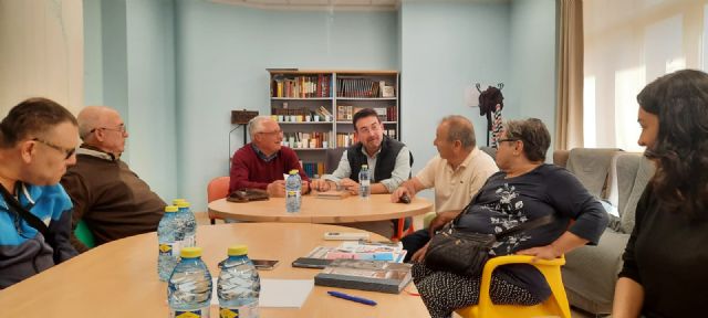Tomás Rubio, más cerca de la alcaldía de Cieza, sigue escuchando a todos los colectivos