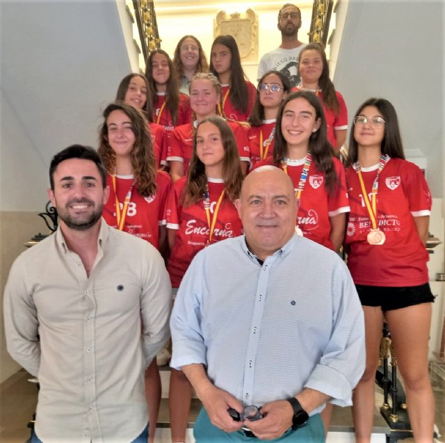 Recepción institucional al Infantil Femenino de la Escuela Balonmano Cieza
