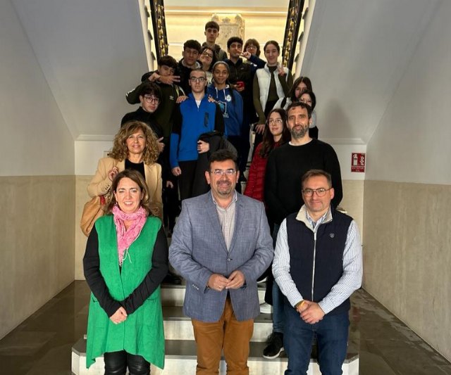 Alumnos del Colegio Miguel de Cervantes se interesan por la elaboración de un presupuesto municipal