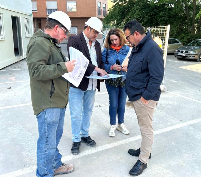 El alcalde visita las obras de rehabilitación del Molino Capdevila