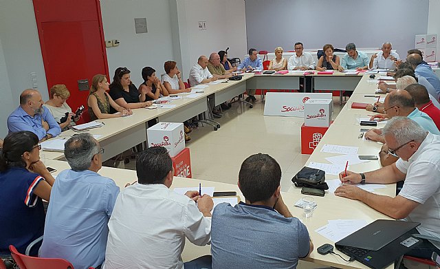Pascual Lucas reclama una ley de financiación local, la ley de policías locales y la de las ITV, junto a los 26 alcaldes socialistas de la región