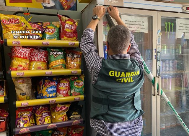 La Guardia Civil detecta anomalías en materia de seguridad alimentaria en un comercio de Cieza