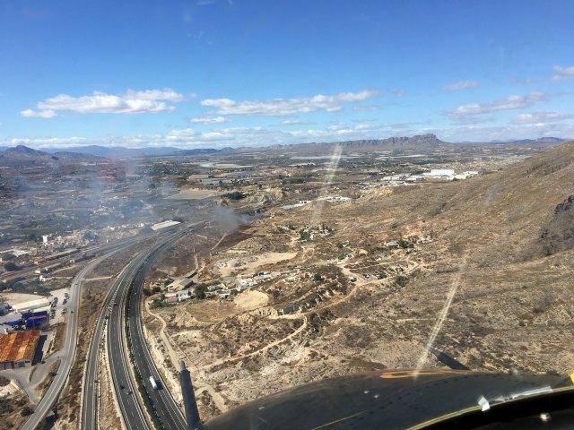 Incendio de cultivos abandonados en Cieza