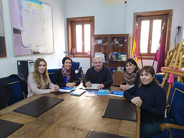 El Ayuntamiento y Fundación 'la Caixa' renuevan el convenio para promover un envejecimiento activo y saludable