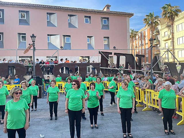 Los mayores se suman al Día Internacional de la Danza