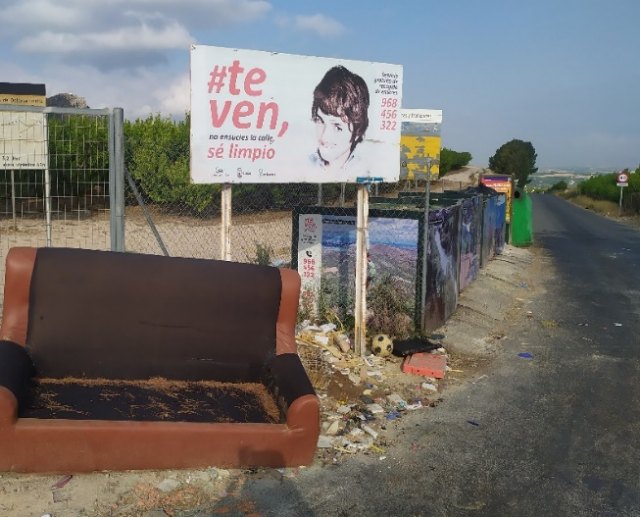 Podemos Cieza insiste en que es inaceptable el estado de suciedad y la sensación de abandono de distintos puntos de recogida de basura en nuestros campos