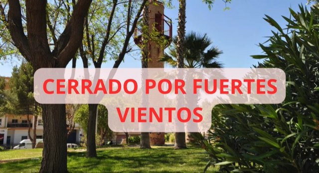 La Policía procede a cerrar el Parque Príncipe de Asturias por los fuertes vientos