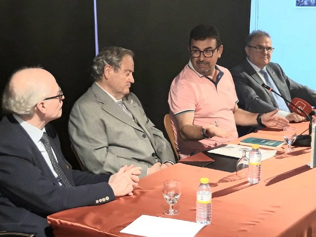 El alcalde preside la presentación del libro 'Un raro e inédito epistolario de Camilo José Cela y Antonio Pérez Gómez'