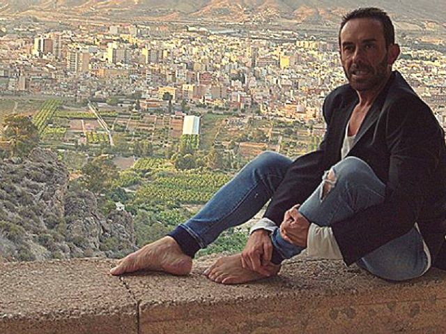 Cultura presenta al periodista Jesús Manuel Ruiz, que se sube a las tablas del Capitol este jueves con 'Casualidades'