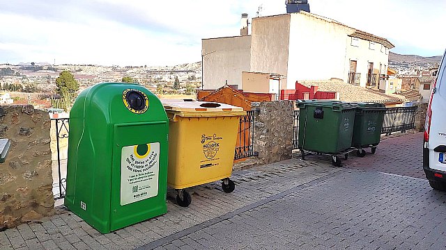 Ecovidrio y el Ayuntamiento de Cieza mejoran la contenerización con la instalación de cubrecubos en el casco antiguo del municipio