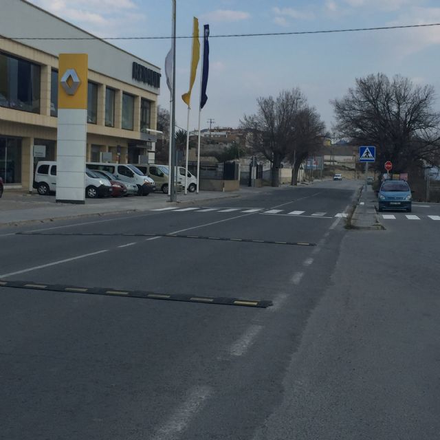 La concejalía de trafico regula el transito peatonal de escolares y vecinos en cañada de la horta