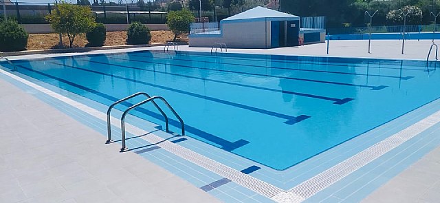 Cieza apuesta por la inclusión en sus piscinas municipales que ampliarán el horario para esta temporada