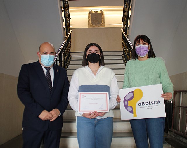 Entregado el premio a la ganadora del concurso para elegir el logotipo del Observatorio de la Discapacidad de Cieza
