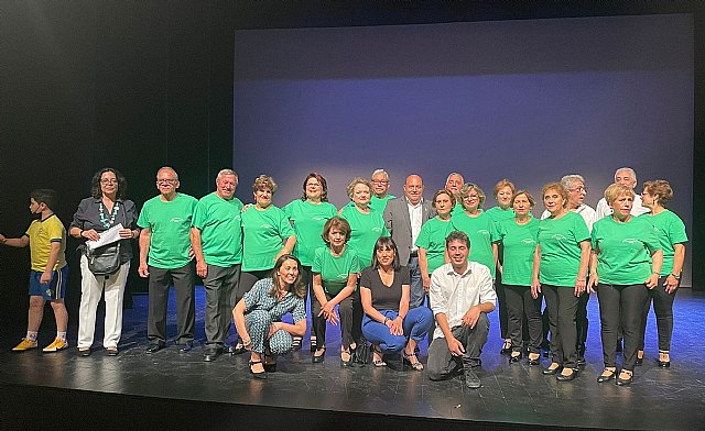 El alcalde presidió en el Capitol la gala de clausura del curso del Centro Municipal las Morericas