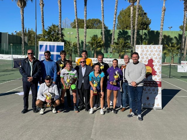 Eneko Ríos, subcampeón regional absoluto de tenis, al igual que Javier Ríos, en categoría veteranos +40