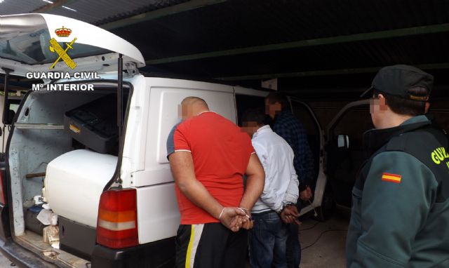 La Guardia Civil detiene a los tres integrantes de un grupo dedicado a la comisión de robos
