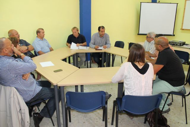 El concejal de Empleo se reúne con representantes sindicales y capataces de los consejos comarcales
